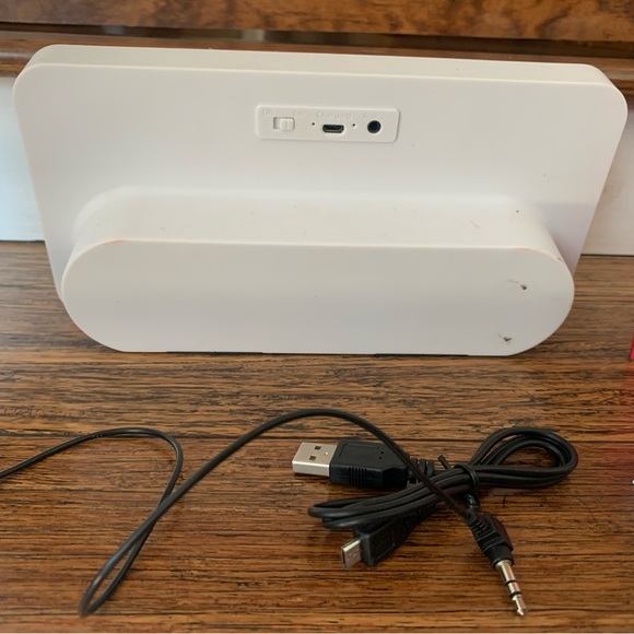 LIMITED TOO GLITTER GLAM WIRELESS SPEAKER with box and accessories - Picture 5 of 5